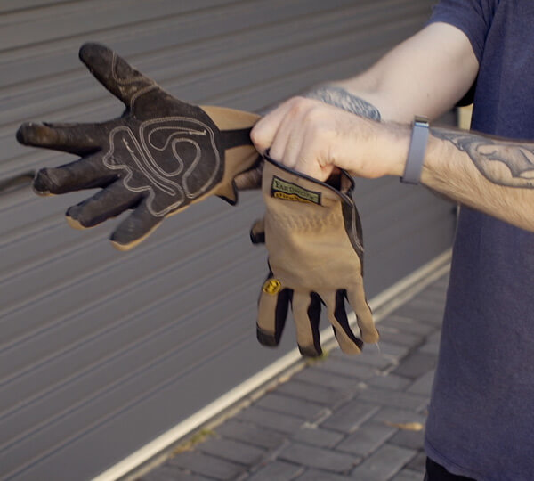 cleaning-gutters-garden-gloves