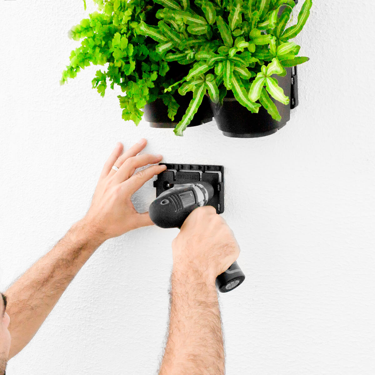 connect-a-pot-gallery-screw-bracket