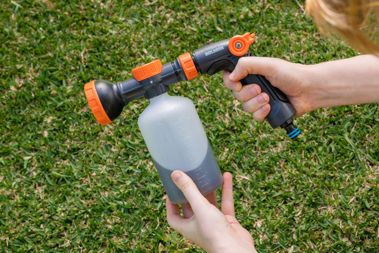 6540H-QuikMix-Spray-Gun-Attaching