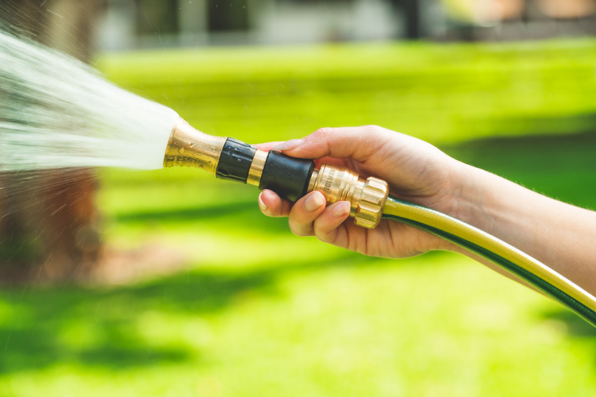 Watering lawn with brass nozzle and connector set